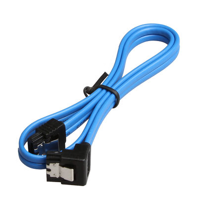 Cavo pratico blu di SATA 3 6GB S con la chiusura del fermo a chiave diritto ad una spina da 90 gradi